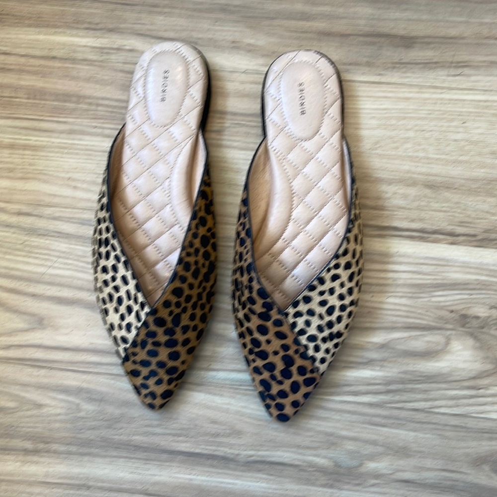 Birdies the swan in cheetah print